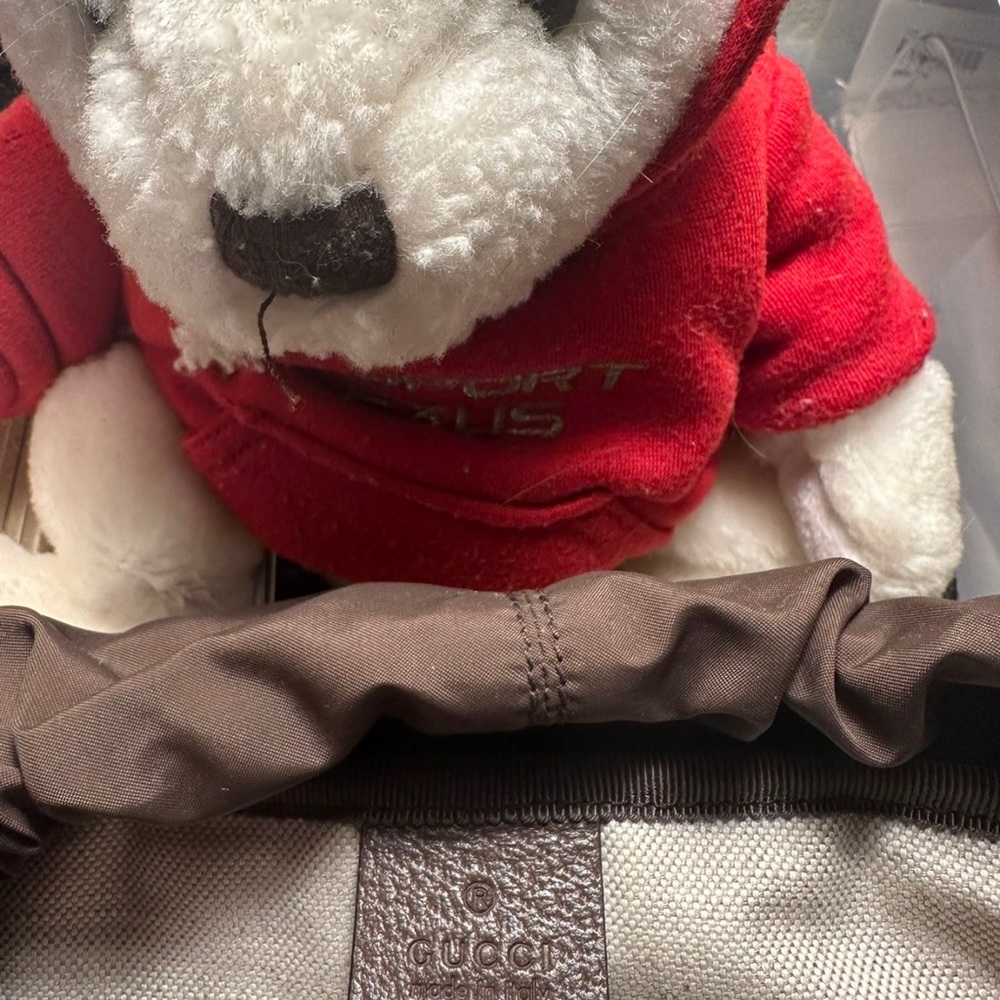 I just used 1 time for travel. It’s look like new the outside & inside .